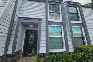 10112 Beekman Pl Dr, Houston, TX 77043 - Photo 2