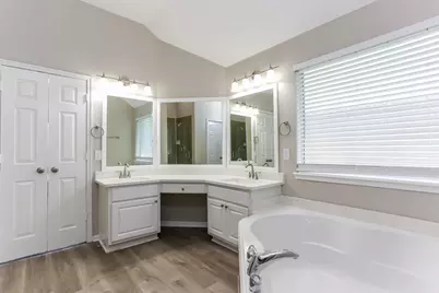 13606 Caney Springs Lane, Houston, TX 77044 - Photo 10