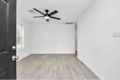 212 N 2nd Street, La Porte, TX 77571 - Photo 2