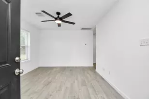 212 N 2nd St, La Porte, TX 77571 - Photo 2