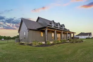 115 Country Vw Ln, Schulenburg, TX 78956 - Photo 2