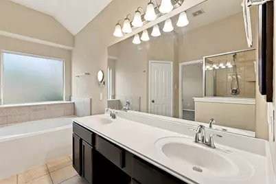10002 Kendahlwood Lane, Tomball, TX 77375 - Photo 14