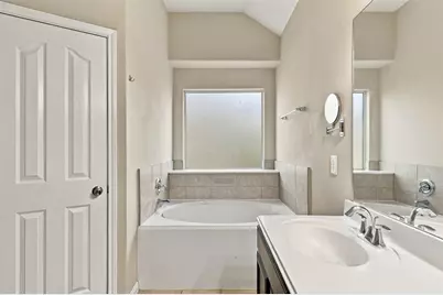 10002 Kendahlwood Lane, Tomball, TX 77375 - Photo 16