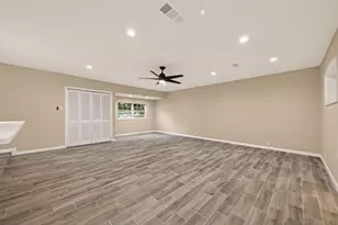 11206 Huggins Dr, Houston, TX 77035 - Photo 20