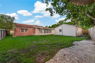 11206 Huggins Dr, Houston, TX 77035 - Photo 24