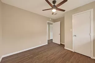 11206 Huggins Dr, Houston, TX 77035 - Photo 16