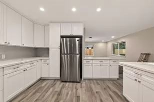 11206 Huggins Dr, Houston, TX 77035 - Photo 6