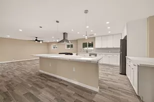 11206 Huggins Dr, Houston, TX 77035 - Photo 10