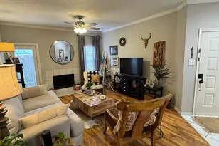 2011 Spenwick Dr, Houston, TX 77055 - Photo 2