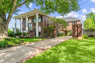 1734 Forestlake Dr, Sugar Land, TX 77479 - Photo 2