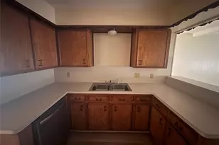 112 Birch St, Lake Jackson, TX 77566 - Photo 4
