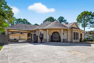 1005 Lewis, Kemah, TX 77565 - Photo 2