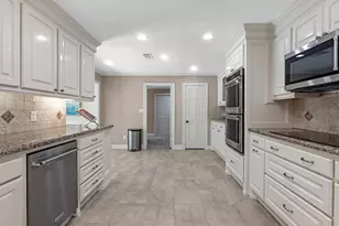 227 Faust Ln, Houston, TX 77024 - Photo 12