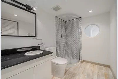 1901 Post Oak Boulevard #4102, Houston, TX 77056 - Photo 32