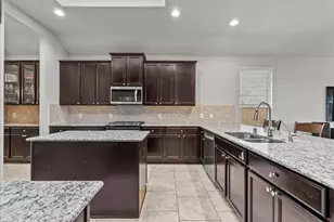2731 Ahnya Ln, League City, TX 77573 - Photo 8