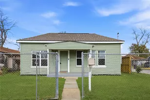 122 E James St, Baytown, TX 77520 - Photo 2
