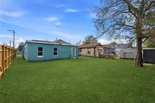 122 E James St, Baytown, TX 77520 - Photo 40
