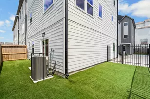 603 Skyland Terrace Way, Houston, TX 77009 - Photo 6