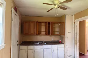 4809 Wenda St, Houston, TX 77033 - Photo 4