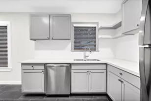 218 W 15th St, Houston, TX 77008 - Photo 2