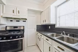 218 W 15th St, Houston, TX 77008 - Photo 12