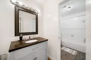7272 Crownwest St, Houston, TX 77072 - Photo 16