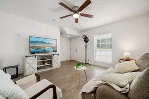 7272 Crownwest St, Houston, TX 77072 - Photo 2