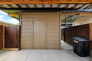 7272 Crownwest St, Houston, TX 77072 - Photo 22