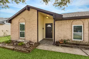 320 Creek Bend Dr, League City, TX 77573 - Photo 4