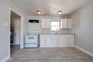 5859 Westover St, Houston, TX 77033 - Photo 4