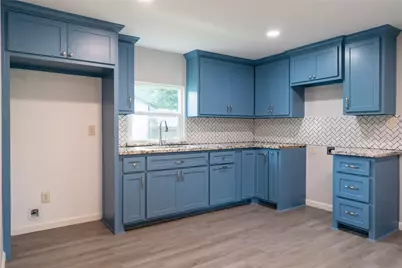 134 E Bernard Street, Clute, TX 77531 - Photo 6