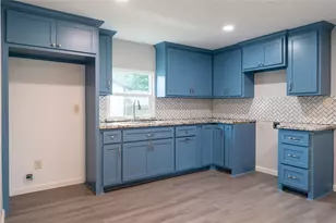 134 E Bernard St, Clute, TX 77531 - Photo 6