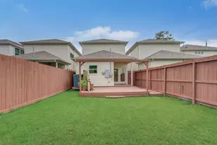 624 E 39th St, Houston, TX 77022 - Photo 36