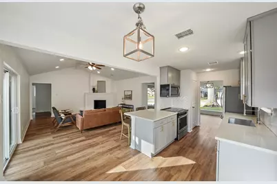 6107 Golden Forest Drive, Houston, TX 77092 - Photo 8