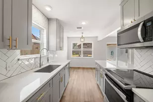 6107 Golden Forest Dr, Houston, TX 77092 - Photo 4