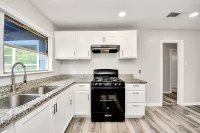5875 Belcrest Street, Houston, TX 77033 - Photo 14