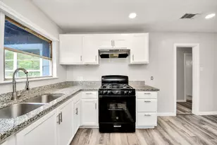 5875 Belcrest St, Houston, TX 77033 - Photo 14