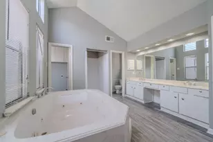 8810 Enchanted Forest Dr, Houston, TX 77088 - Photo 22