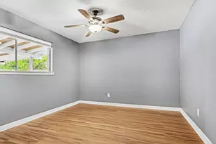 5318 Hemlock Dr, Baytown, TX 77521 - Photo 10