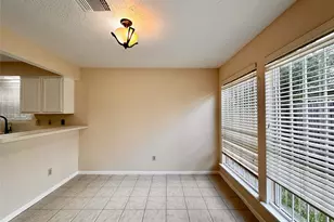 6437 Chatham Island Ln, Houston, TX 77035 - Photo 8