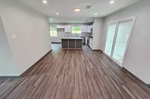 910 Royal Oak Dr, Dickinson, TX 77539 - Photo 10