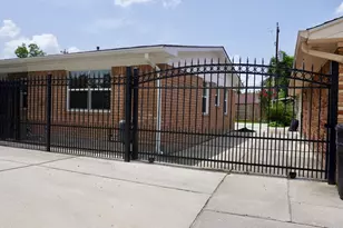 902 Hidden Valley Dr, Houston, TX 77088 - Photo 2