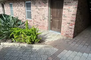 402 Postoffice St, Galveston, TX 77550 - Photo 2