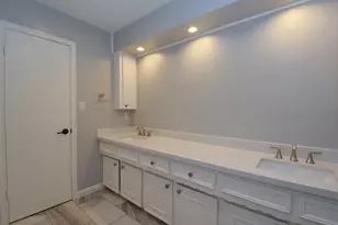 10802 Meadow Lake Ln, Houston, TX 77042 - Photo 30