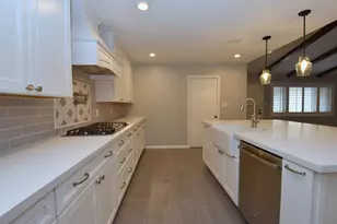 10802 Meadow Lake Ln, Houston, TX 77042 - Photo 12