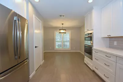 10802 Meadow Lake Lane, Houston, TX 77042 - Photo 16