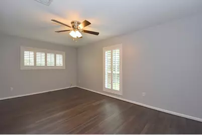 10802 Meadow Lake Lane, Houston, TX 77042 - Photo 32