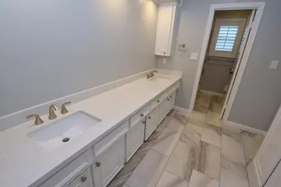 10802 Meadow Lake Lane, Houston, TX 77042 - Photo 28