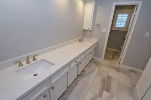 10802 Meadow Lake Ln, Houston, TX 77042 - Photo 28