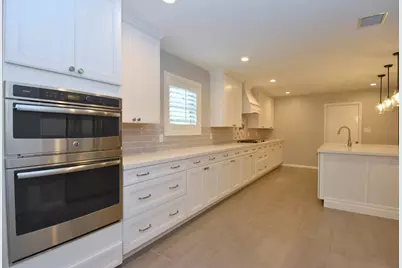 10802 Meadow Lake Lane, Houston, TX 77042 - Photo 10